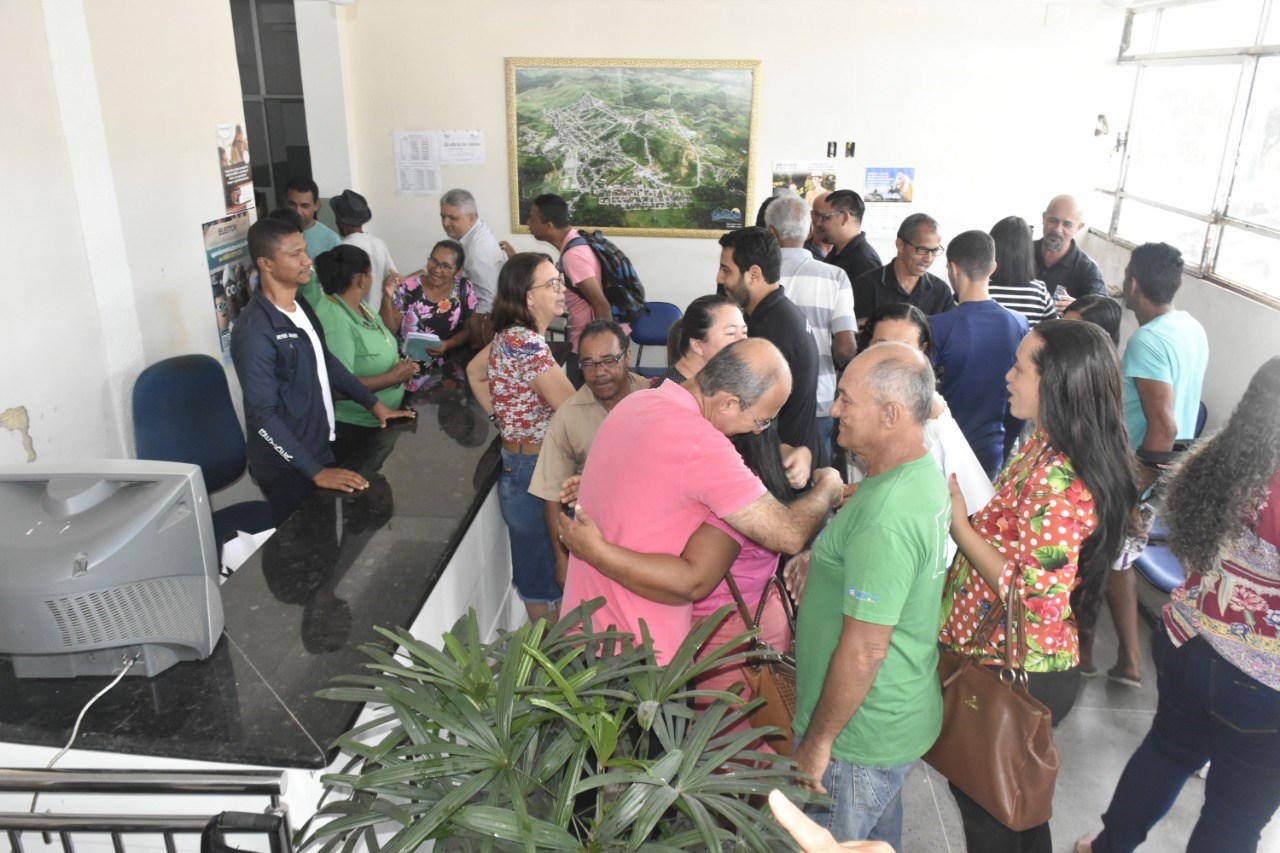 Camacã: Prefeito Oziel reassume o mandato